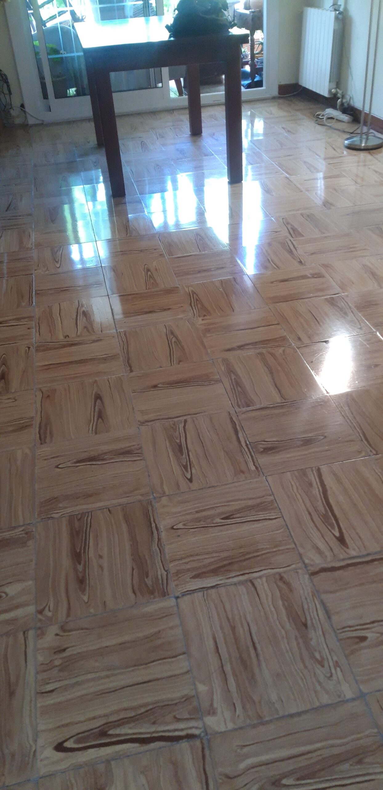 Detalle del reflejo en el suelo después de cristalizar