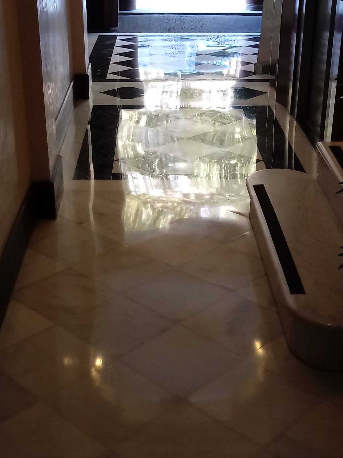 Resultado de suelo brillante post-cristalizado