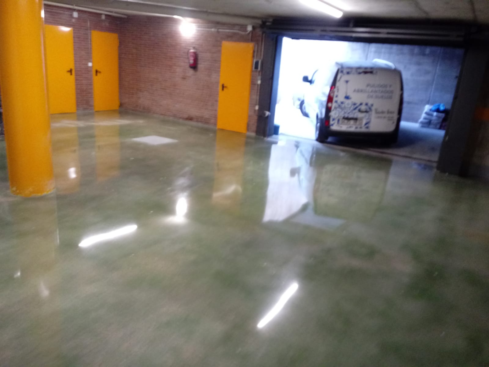 Hormigón pulido y tratado para interiores o naves